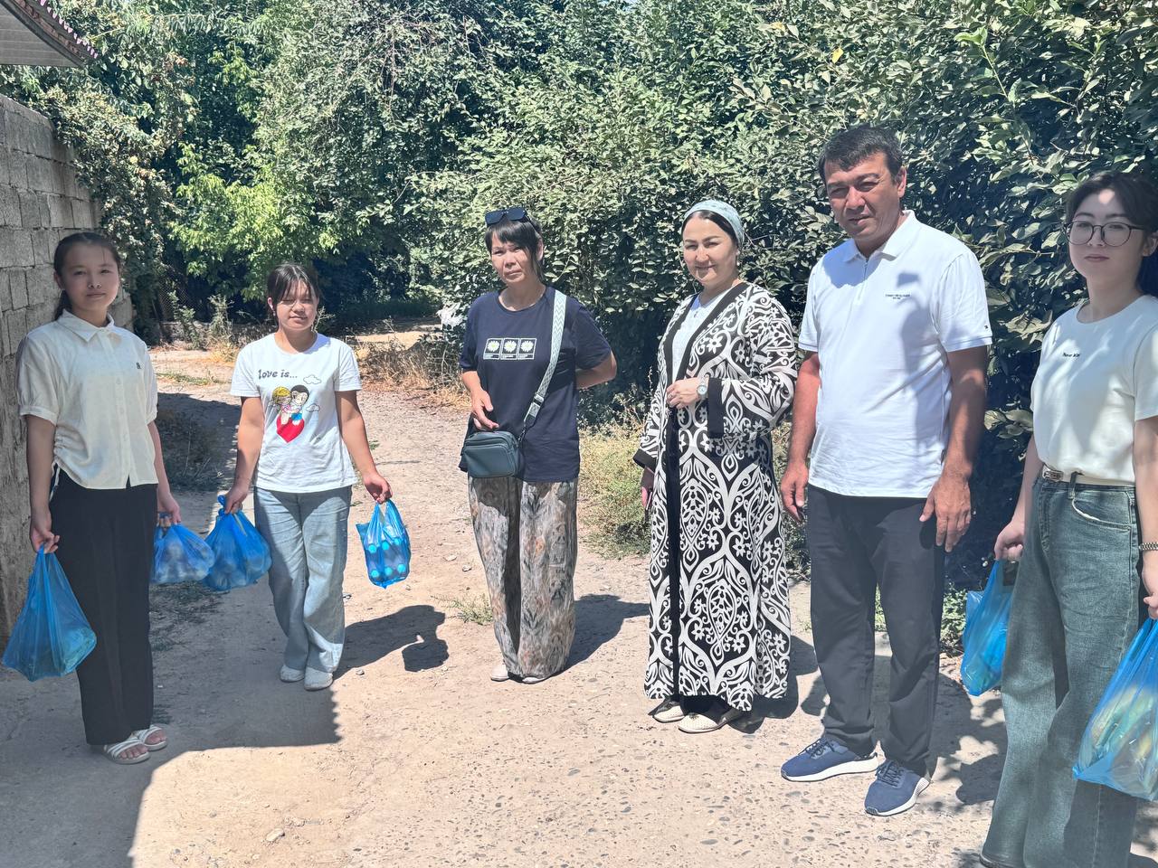 Buxgalteriya hisobi va menejment fakulteti jamoasi ehtiyojmand oilalar va yolgʻiz keksalar holidan xabar oldi SamISI