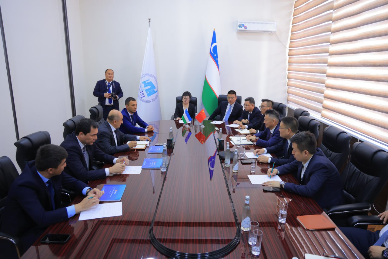 “A delegation from China East Education Holding visited the Samarkand Institute of Economics and Service”