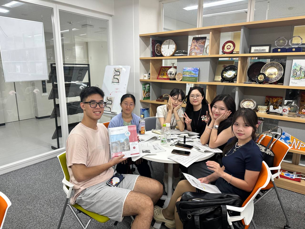 A representative of the Samarkand Institute of Economics and Service delivered a presentation on the tourism potential of the Navoi region at a university in Japan