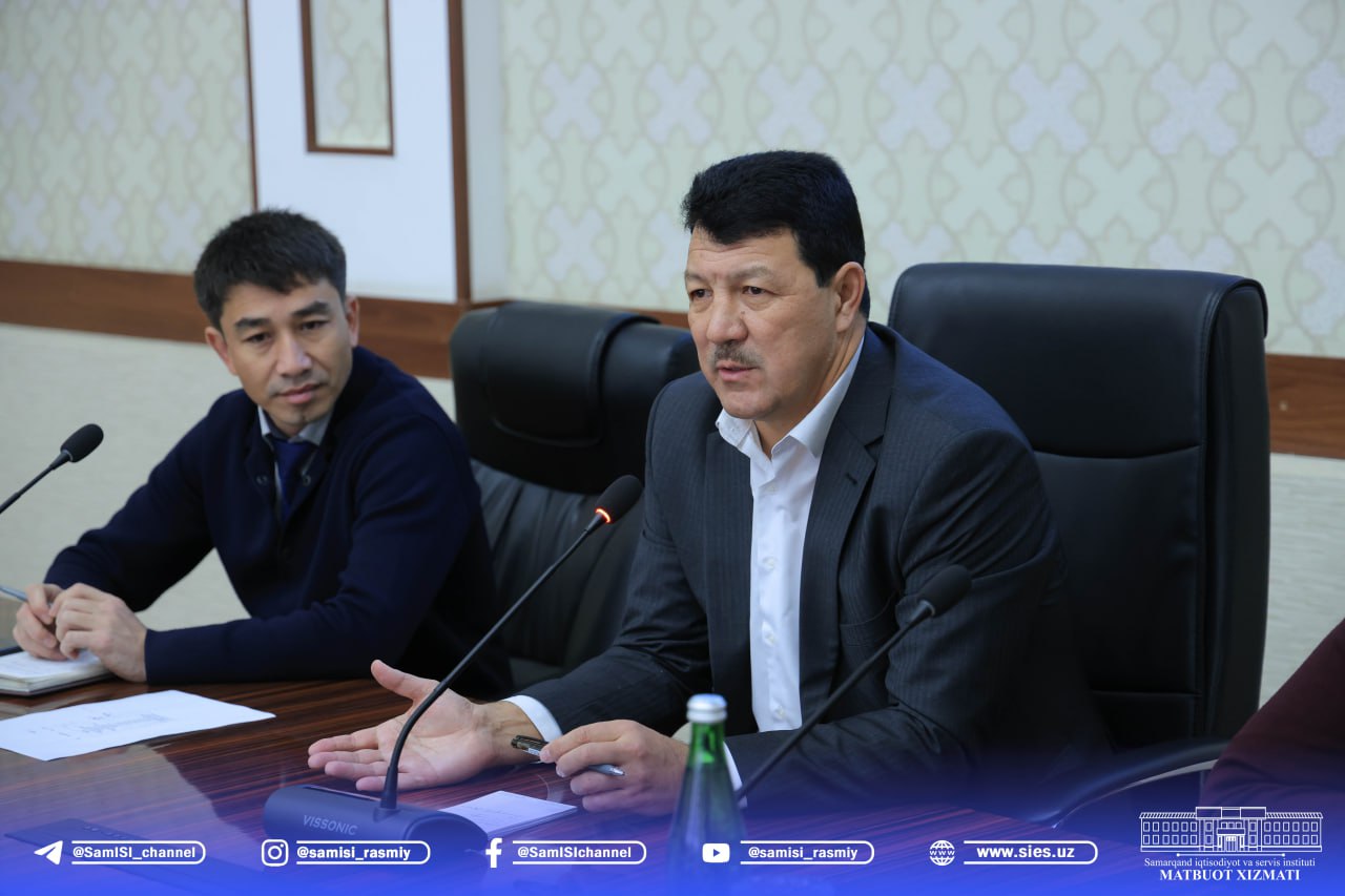 A meeting between the governor and the youth was held.