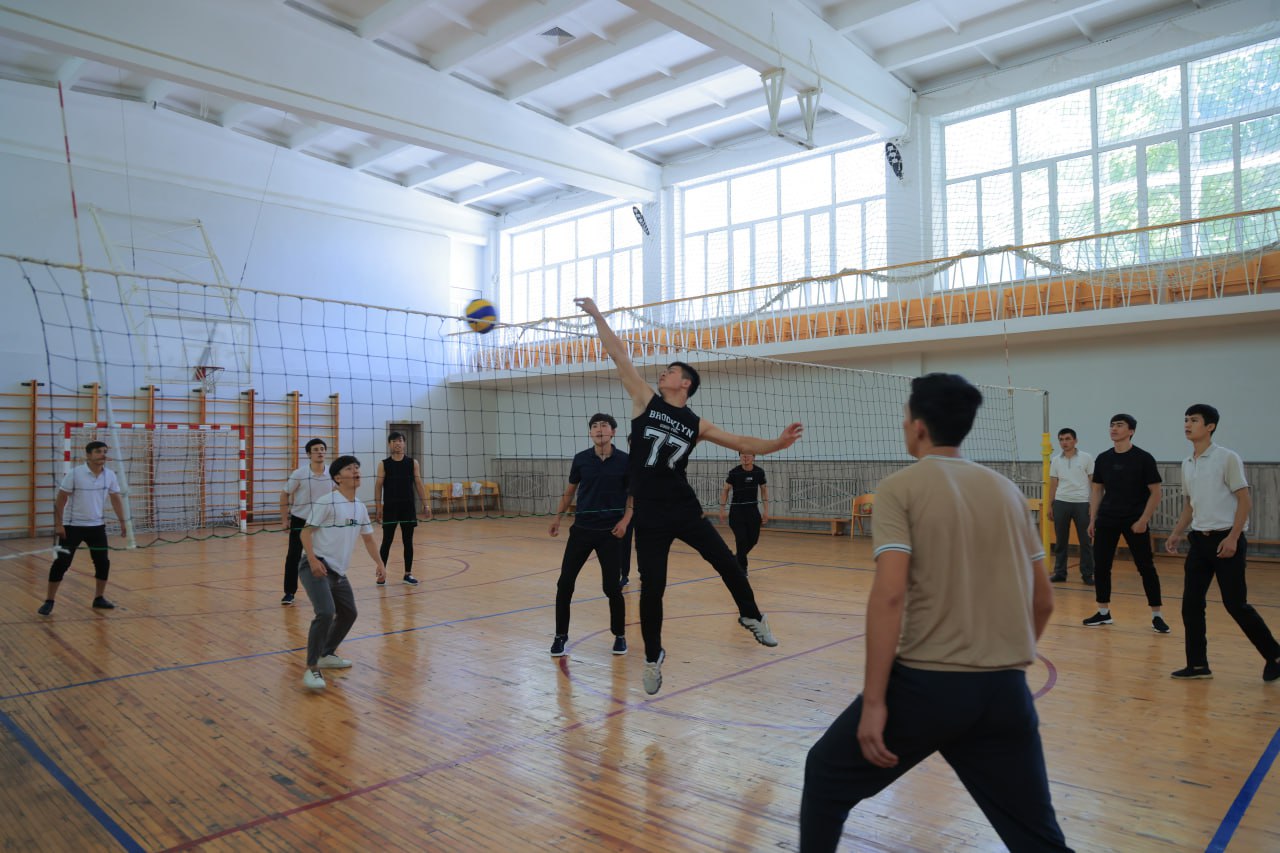 A volleyball competition was organized among students of the evening faculty as part of the “Current 90 days” project - SamISI